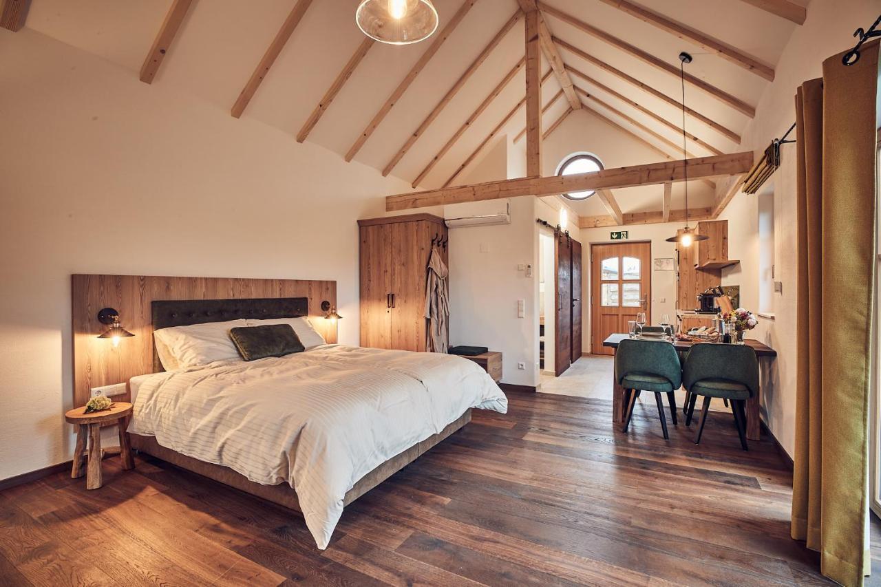 Kittenberger Chalets Am Gartensee Schiltern bei Langenlois エクステリア 写真